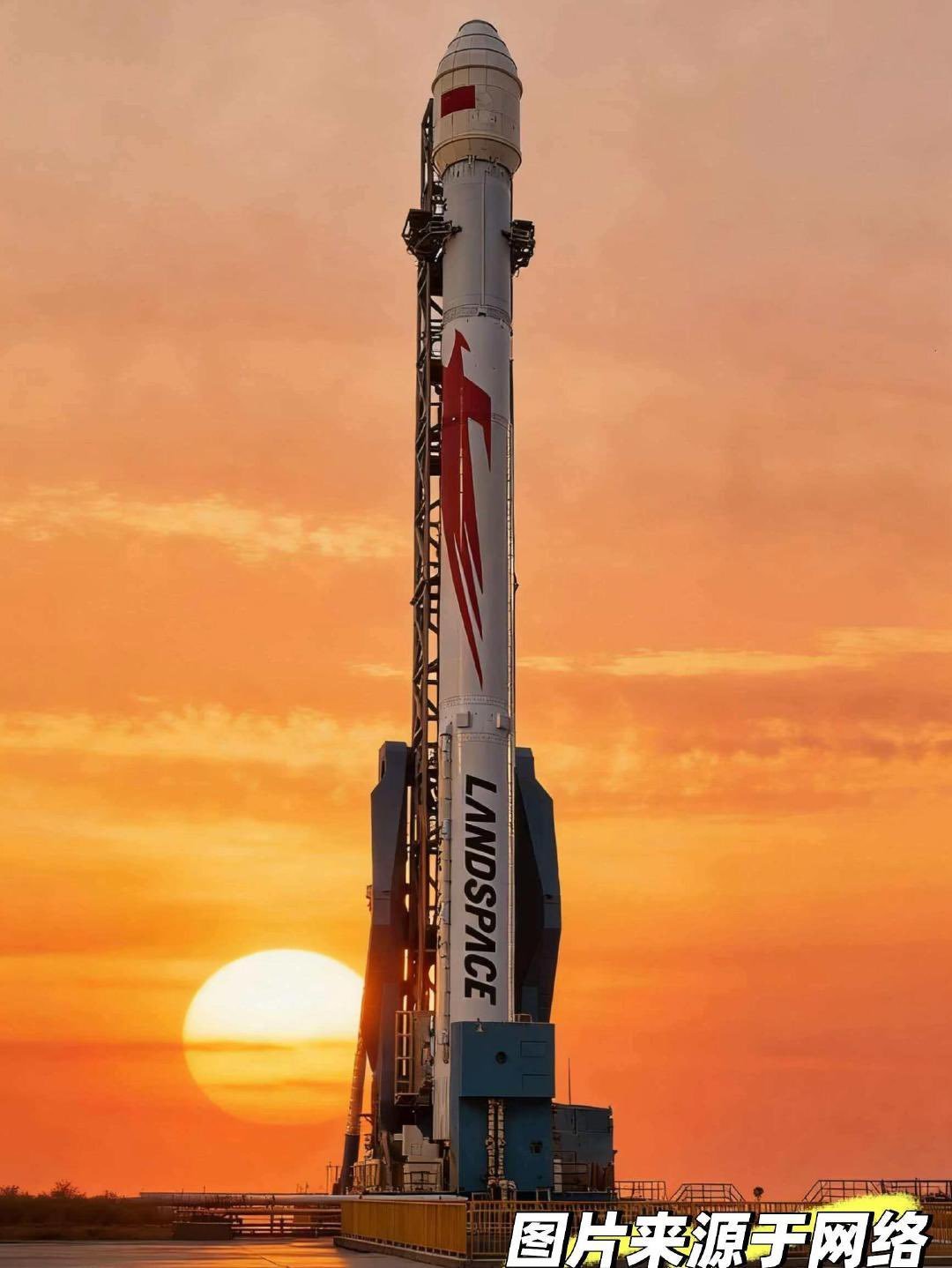 目前正在待发的我国民营航天两款火箭— —蓝箭航天“朱雀二号改进型”与深蓝航天的“