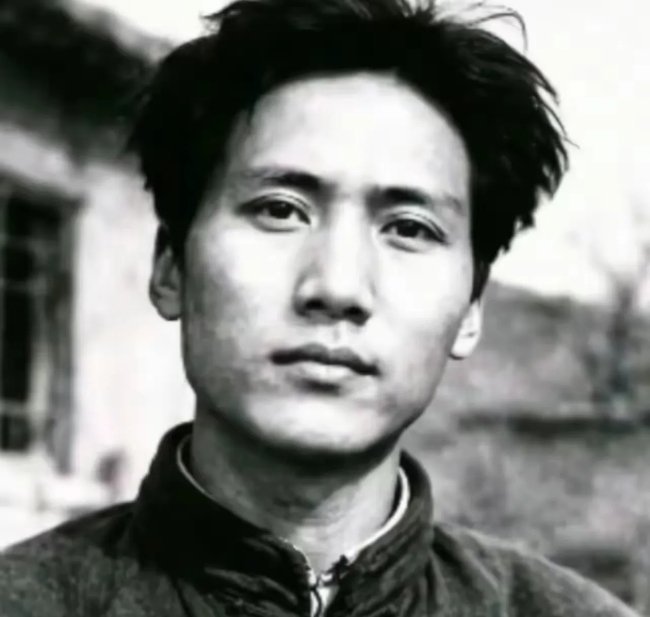 这张照片里的毛主席，眼神里全是“不认输”的劲儿 