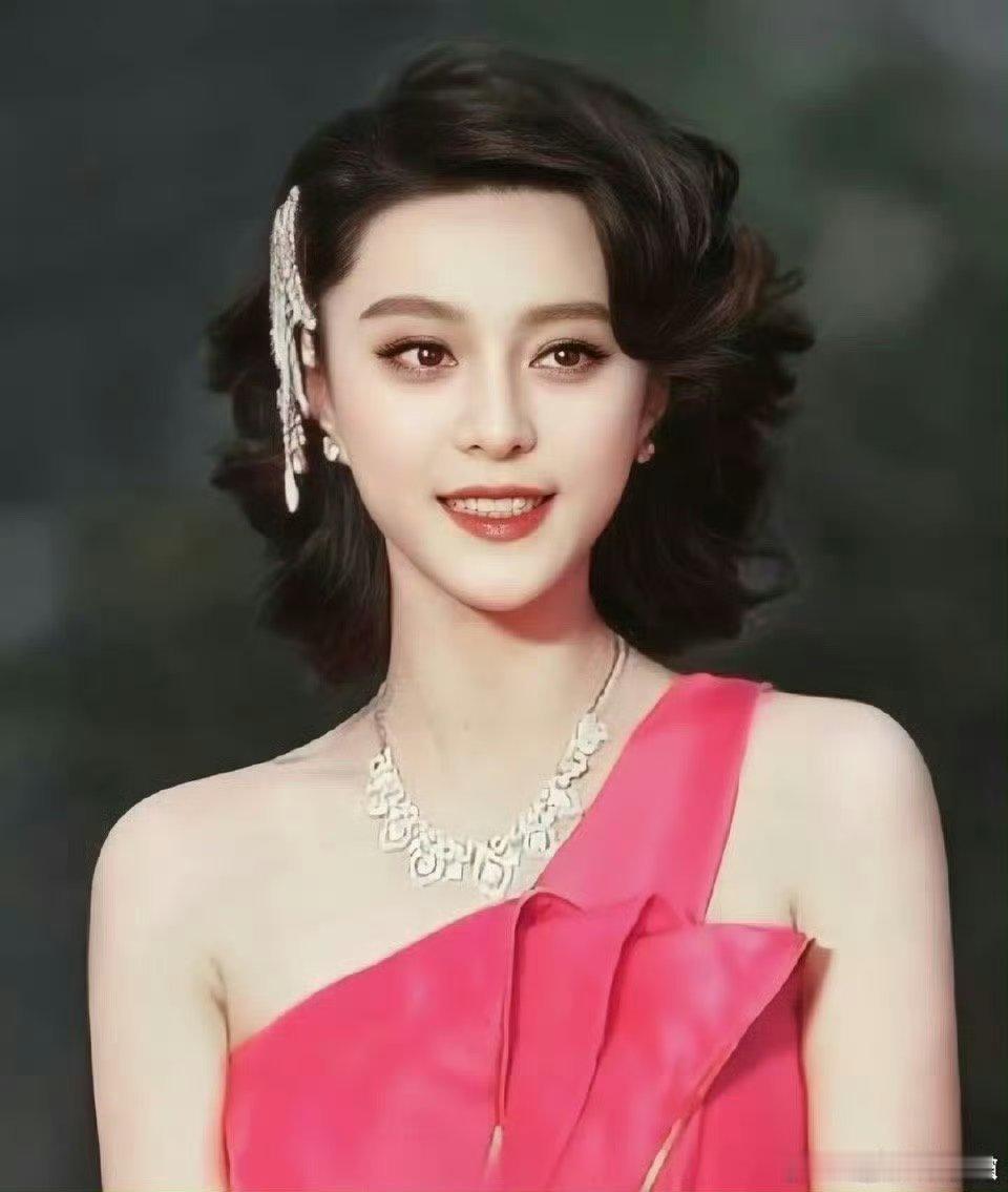 什么时候内娱红毯女明星的妆发能跟范冰冰这种一样，实在看惯了大波浪和黑长直[爱慕]