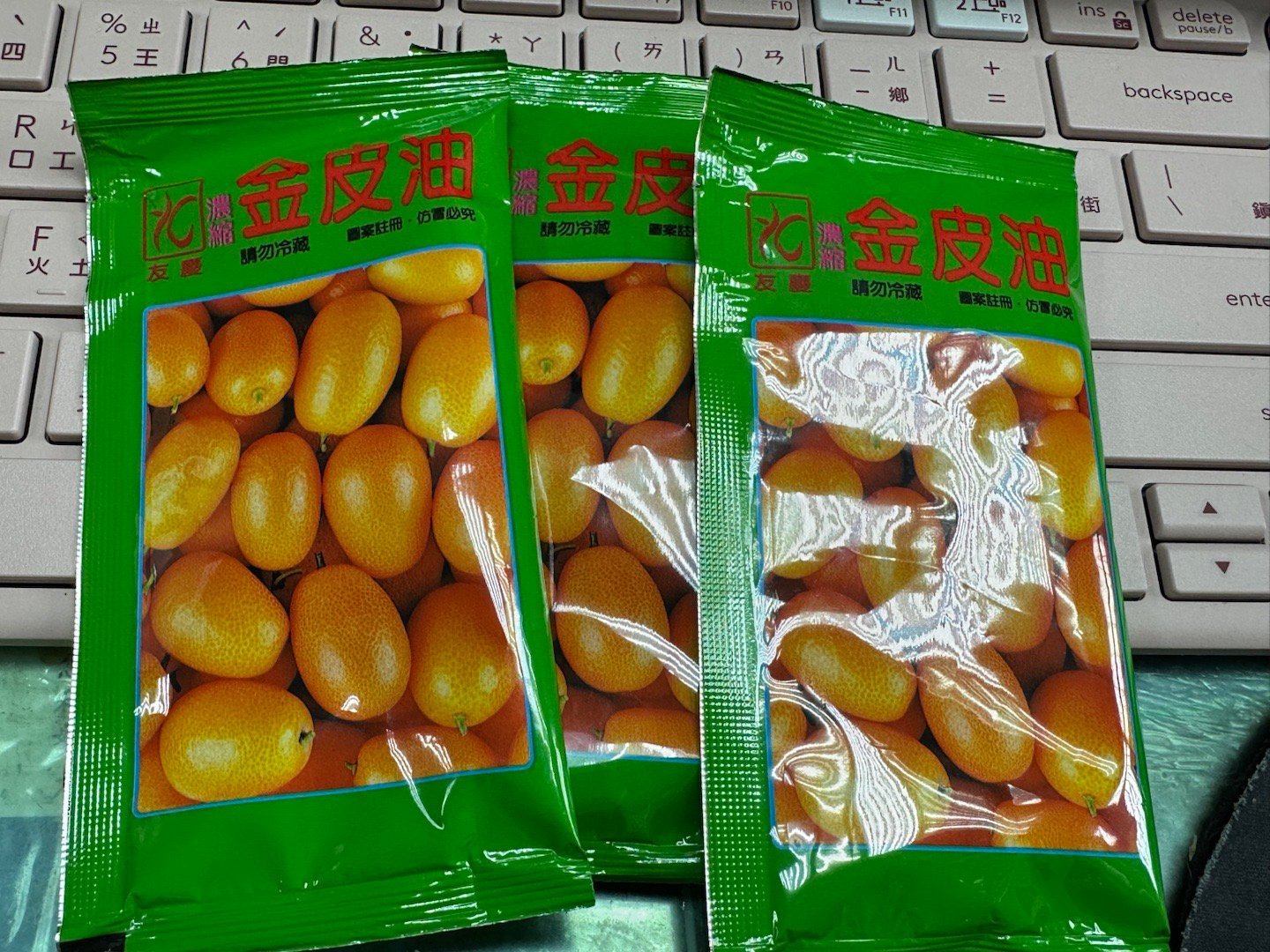 好物分享金皮油，是喉嚨痛時的良方，還有一堆特殊食用方式，加香菜、加薑…，加水熱熱