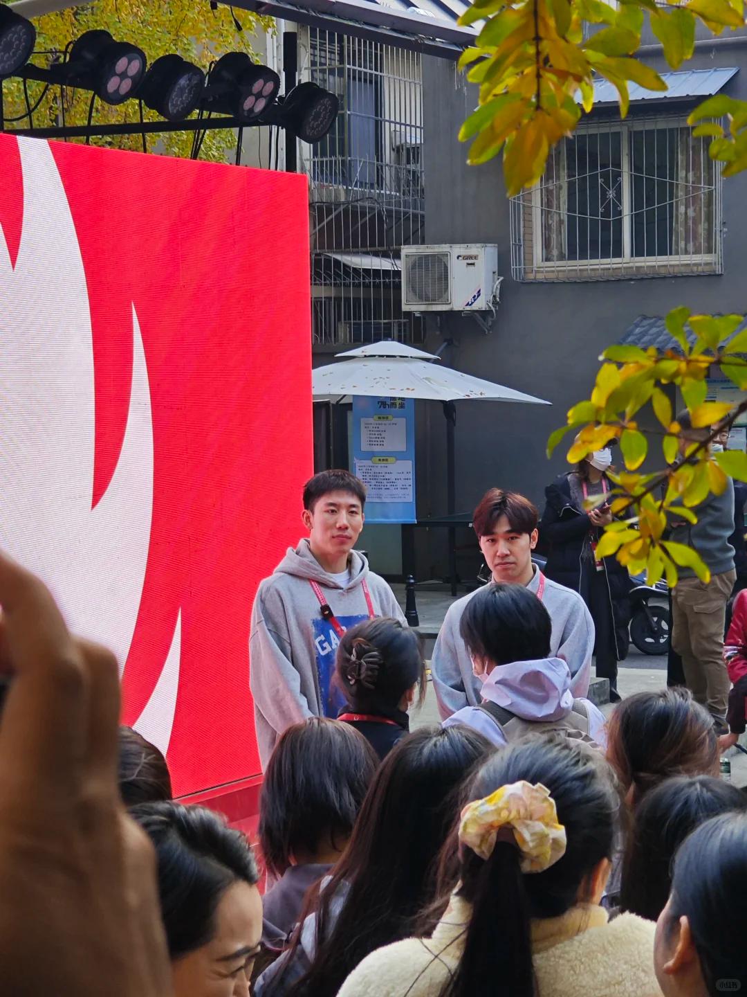 闫安和程靖淇也去了成都。
今年的成都混团比赛也很热闹啊，看到很多人去了成都，现在