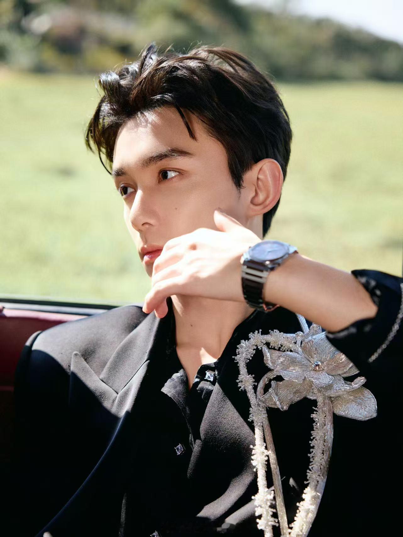 派酱安利 吴磊单人代表剑来走红毯 一身黑衣将少年感和男人性感的融合，每次看到都会