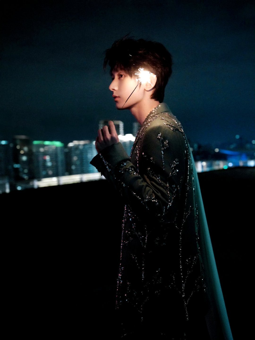 成毅长安二十四计cy成毅谢淮安你携缓缓色而来，而雪也好似温柔弥漫。成毅｜赴山海｜