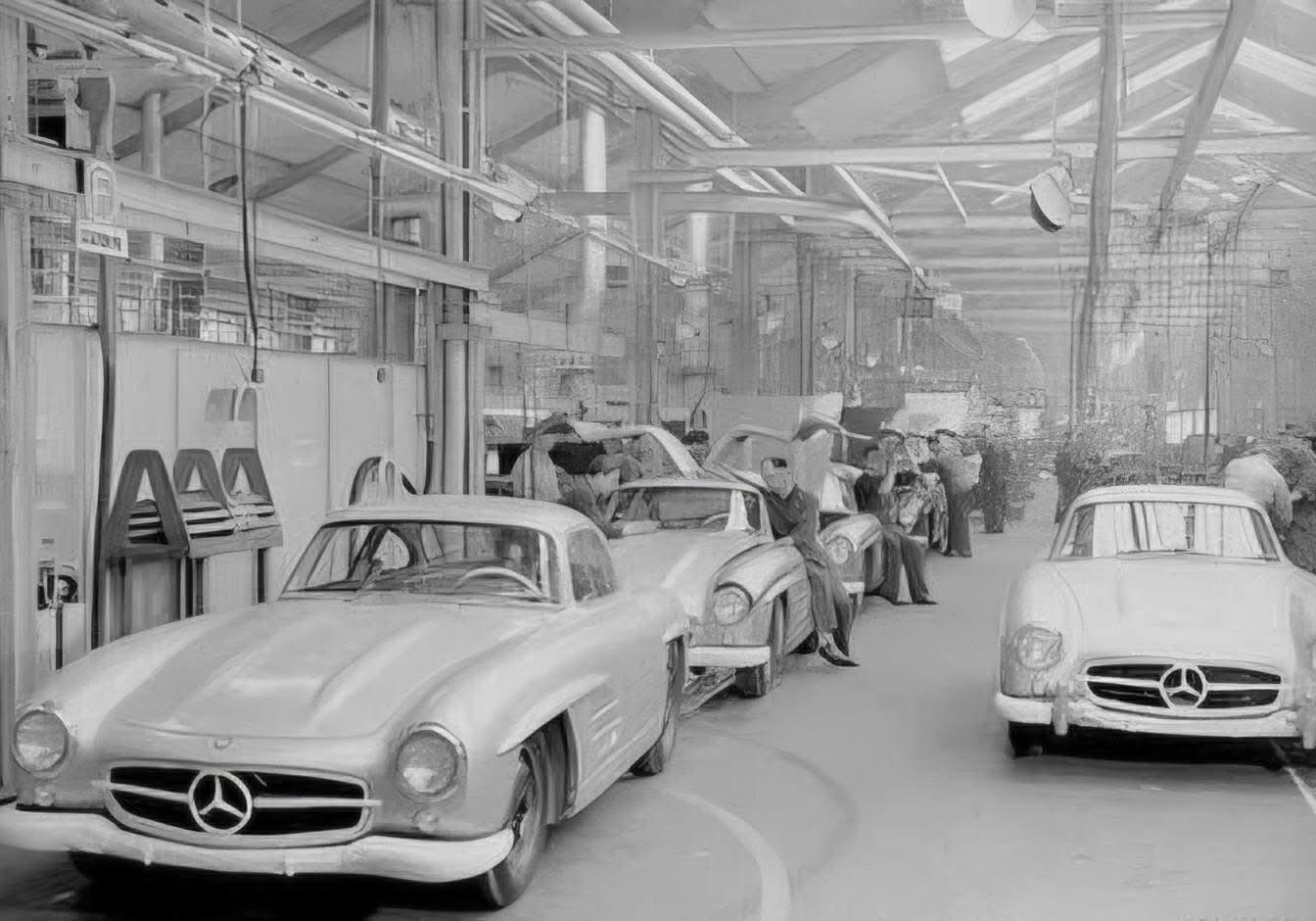 奔驰300SL的生产线你见过吗？现在看都是钱啊！💰💰💰 