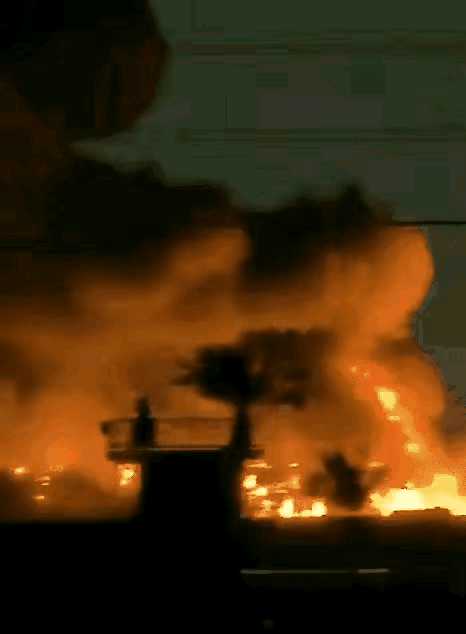 刚刚刷到个事，
​直接给我干沉默了。
​3月21日凌晨，巴格达又亮了，这次是在爆