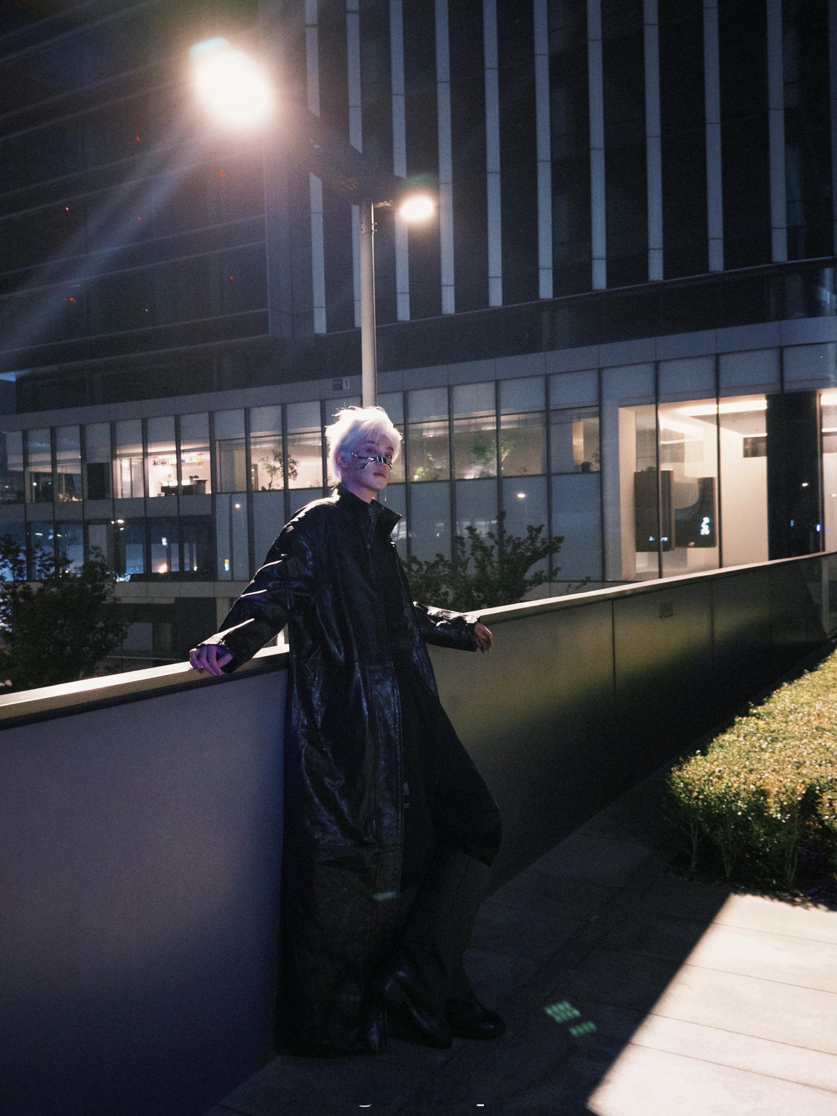 田栩宁 × 白发新片📸皮衣、脸链⛓️白毛型男霸气登场！