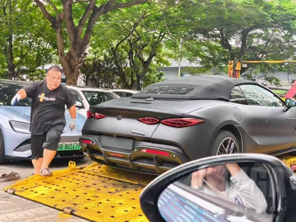 腾势Z这敞篷真帅啊
