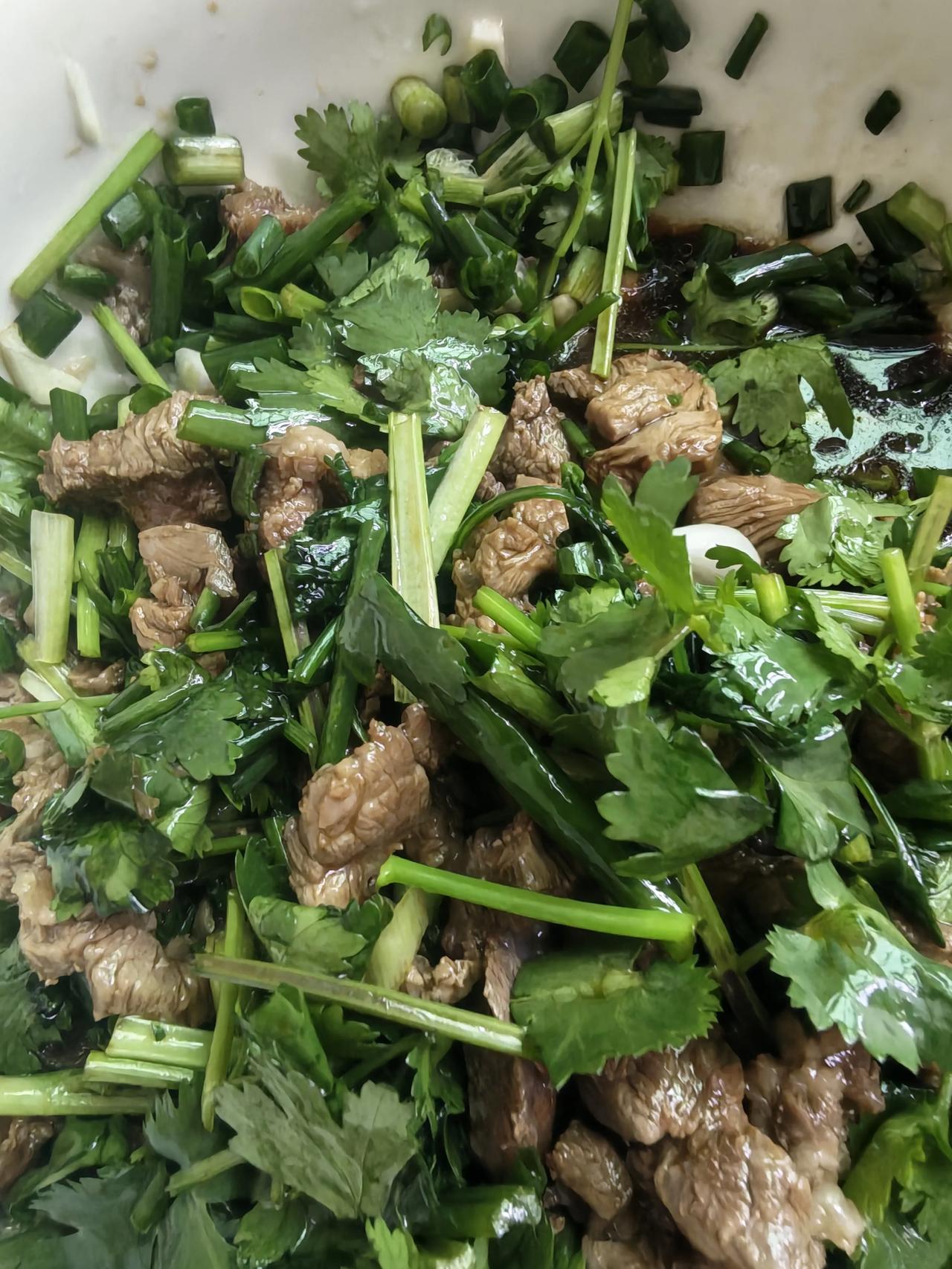 晒出你的本地生活在深圳买牛肉，好像真的没有家里的好，今天突发奇想，来了一个凉拌牛