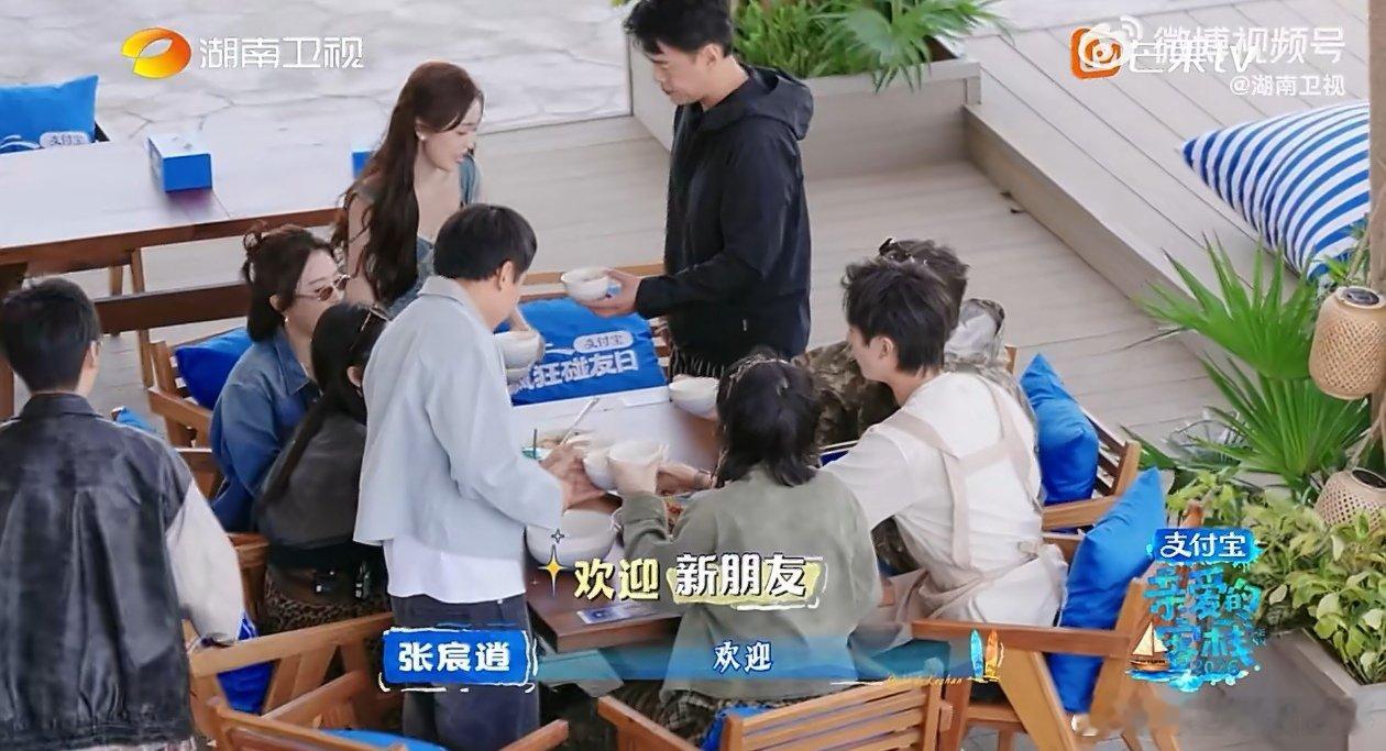 黄灿灿你再不说咸鱼飞升王鹤棣眼睛要抽筋了亲爱的客栈 黄灿灿怕不是把《咸鱼飞升》的