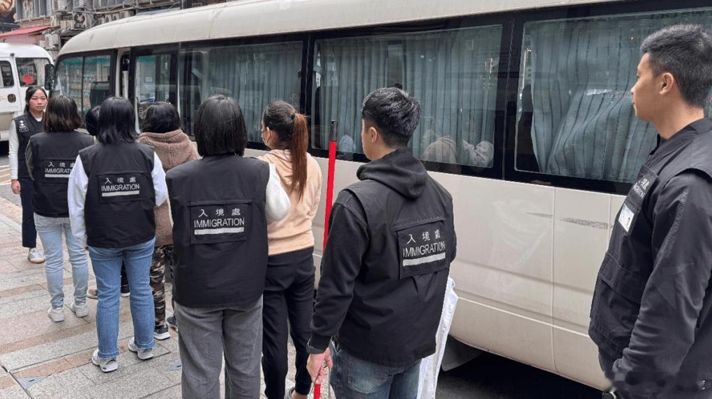 “扫黑行动”爆发！香港拘捕近200人摘自Connor 香港直通车近日，香港进入全