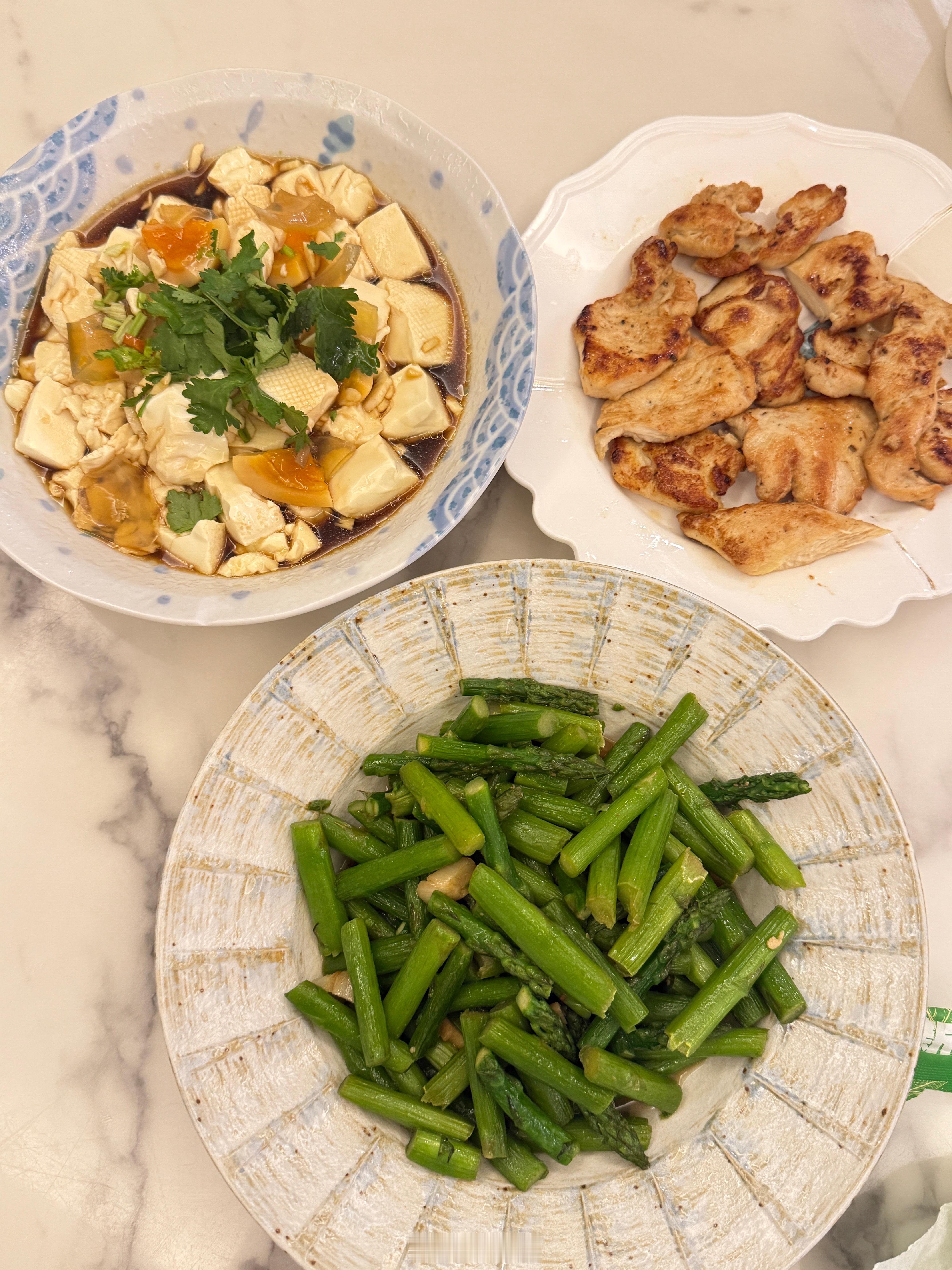 不是家人们来评评理左边和右边在热量上有任何区别吗旅蛙有必要开小灶吗