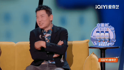 李静瞿颖papi的同款周边是戴军 戴军的反应和表情真是绝了，成功化身周边形象，直