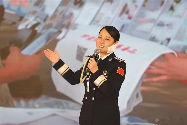 2026年1月3日，河南女警王妙丽火了。那天本是假期，她带着孩子在漯河街头，遇到