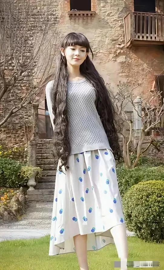 要说内娱哪个女明星颜值身材反差最大？
那不得不提陈瑶了吧，萝莉脸和御姐身材的强烈