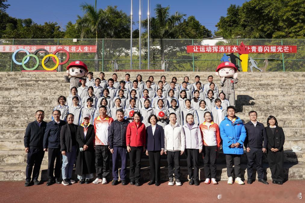 星能冠军助学项目--中国大唐云南泸水行 公益展示活动  大唐云南公司党委委员、纪