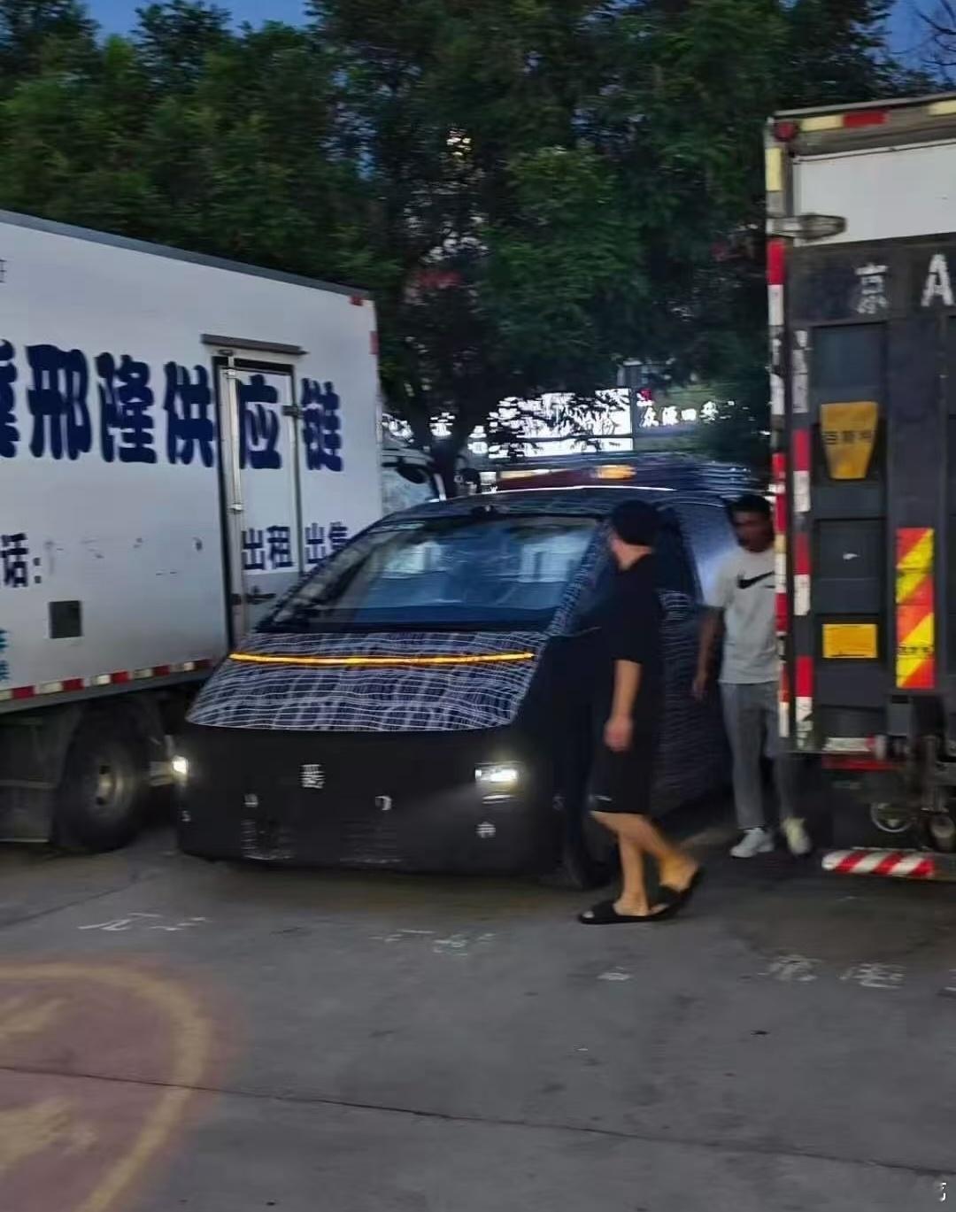 新 MEGA 谍照越来越多，意味着我的 MEGA Home 很快也将不是最新款了