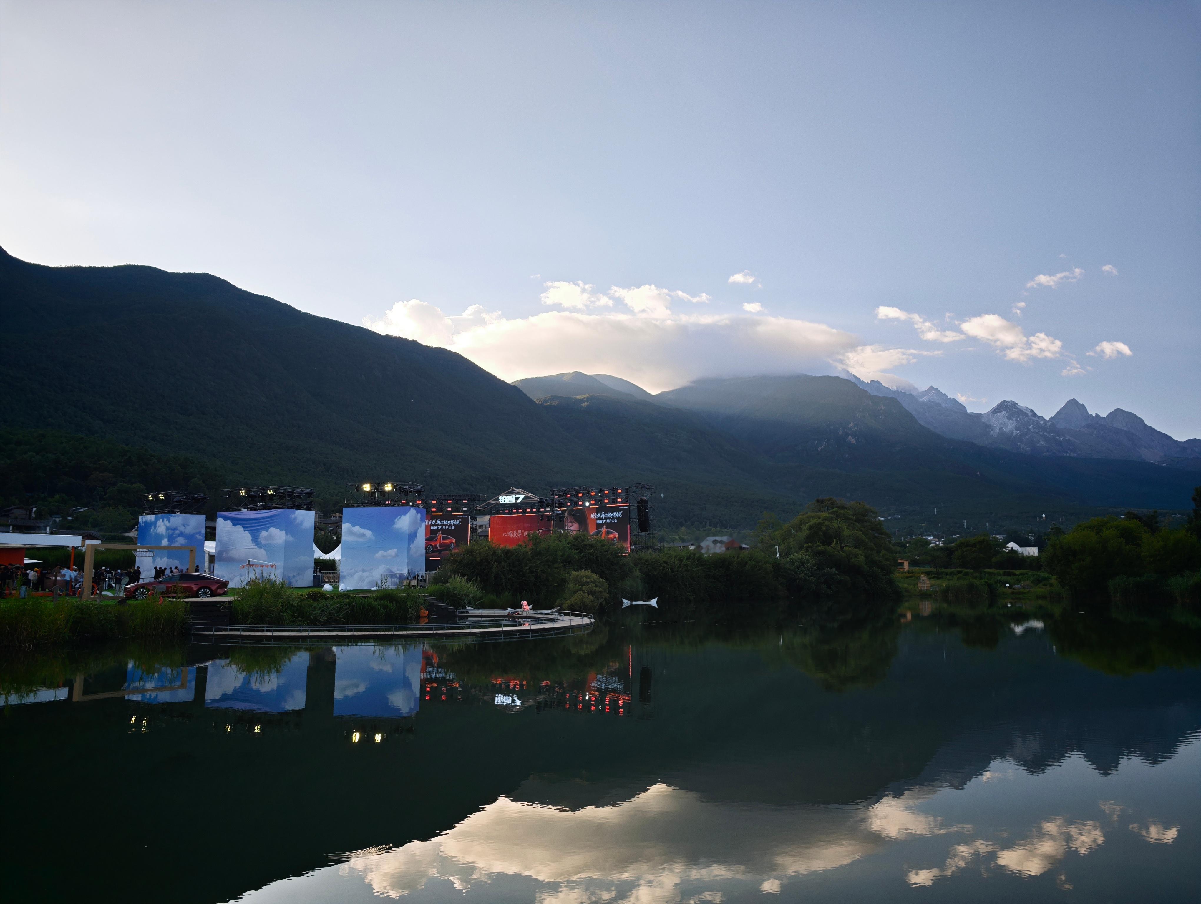 这次丰田铂智7 发布会直接开在玉龙雪山脚下，这下真旅游来了，比起早起的猝死感，这