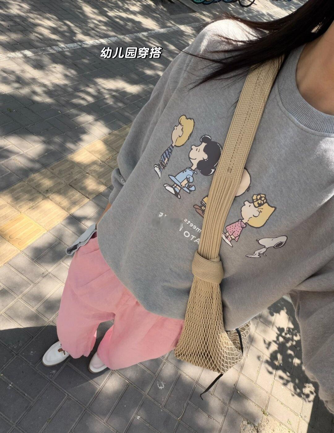 muji的粉裤子让我重返18岁🥰
最近工作忙的几乎每天都在加班
每个人的脸色死