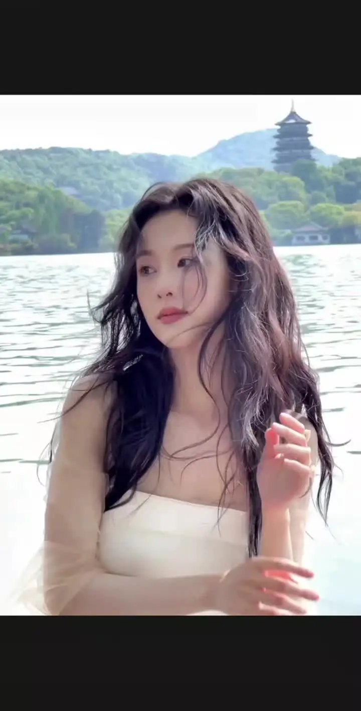 欲把西湖比西子,浓妆淡抹总相宜雾妄言