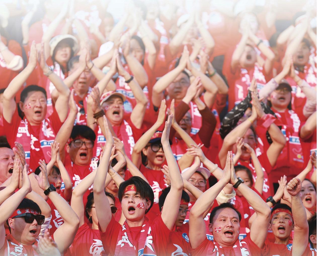 今年为啥这么重视“楚超”？
2026年湖北省城市足球联赛大战正酣，各地都是党政主