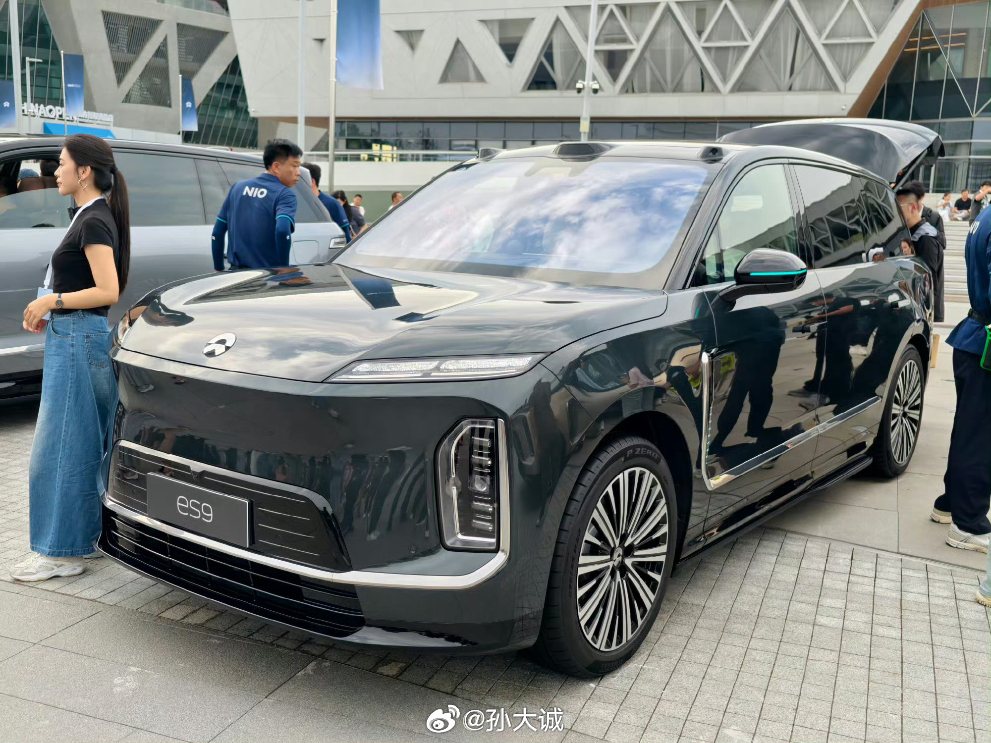 李斌称新能源车减重成本非常高大v聊车 据李斌的测算，在车辆基本定义完成后，进入轻