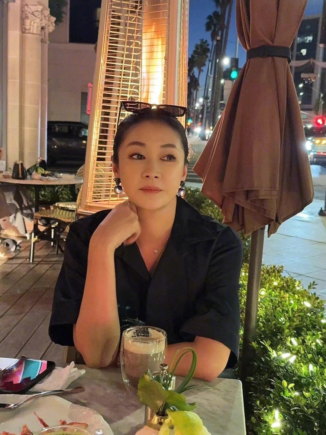 我们熟悉的演员都在变老，一转眼梁静也51岁了，话说你是从哪一部剧认识的她？ 