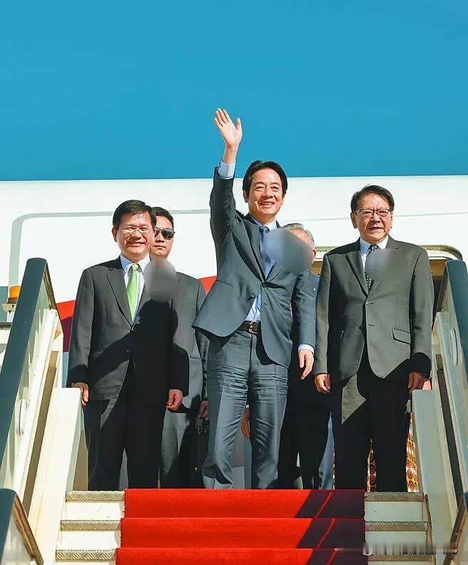 暗夜里蹭专机“偷渡”离岛，赖清德三大窘态比陈水扁“迷航之旅”更丢人
 
5月2日