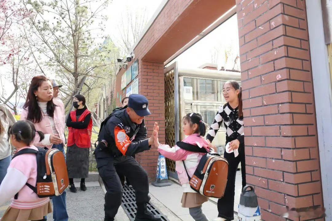 兰州高新公安交巡合一护平安【酒驾查控效率翻倍，路面威慑力更强】 每晚22时起兰州