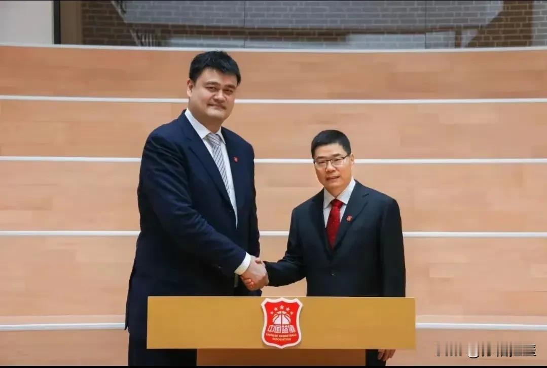 篮球，少了姚明，降低了身高，看不了太远，那就顾眼前。狗熊掰棒子的事经历的多了，最