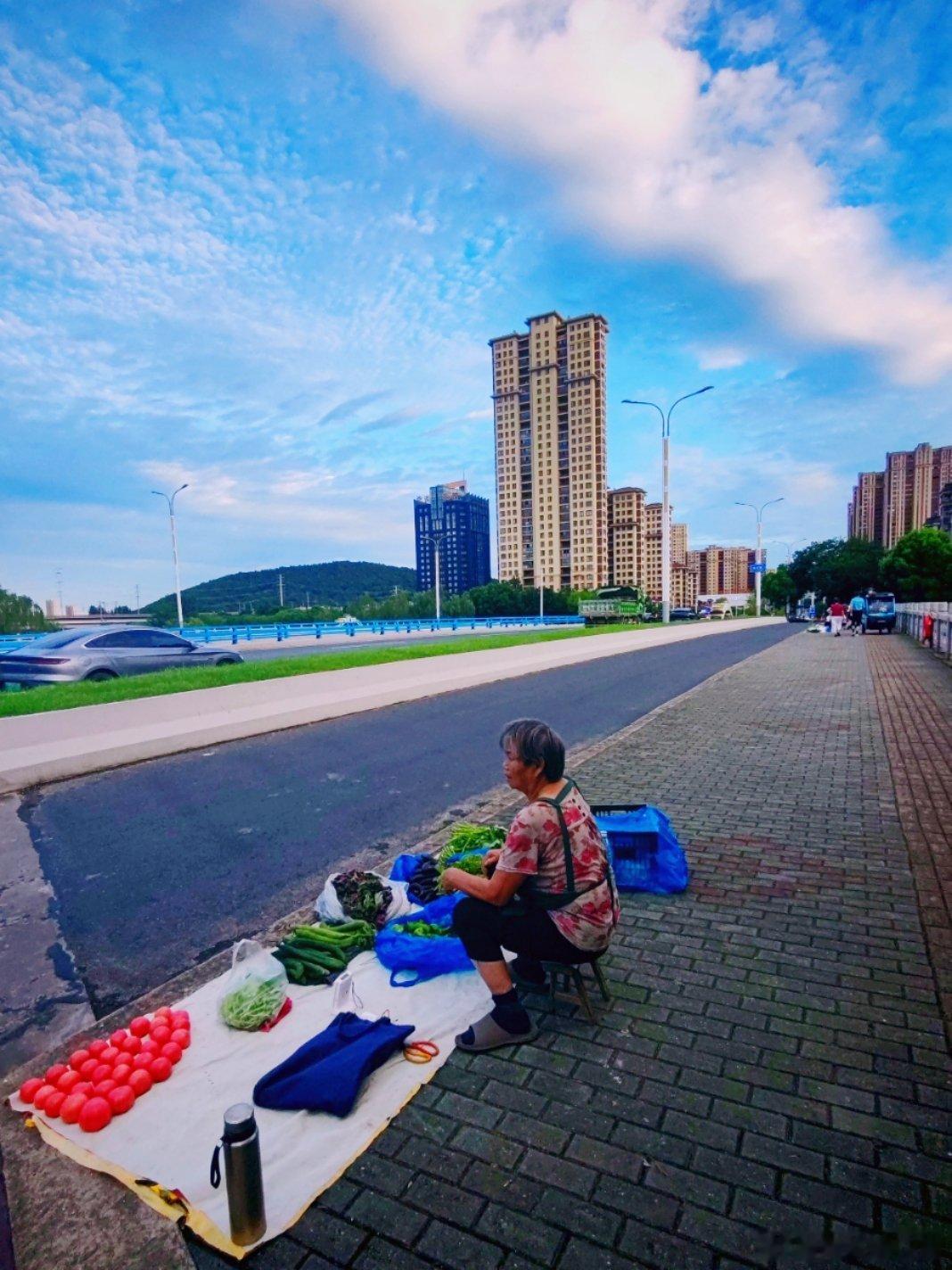 路边摆摊人……手机摄影用眼睛寻找美丽江南天天拍江南手影手机摄影 马鞍山