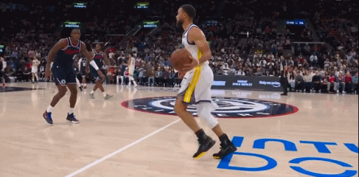 勇士反超了，这都能反超啊，霍福德命中三分球，连续4个...勇士vs快船 40岁霍