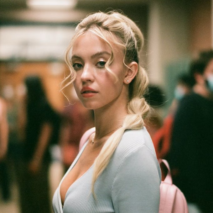 信息量有点大‼️《亢奋》第三季的预告片在HBO Max的一场私人活动中曝光。据O