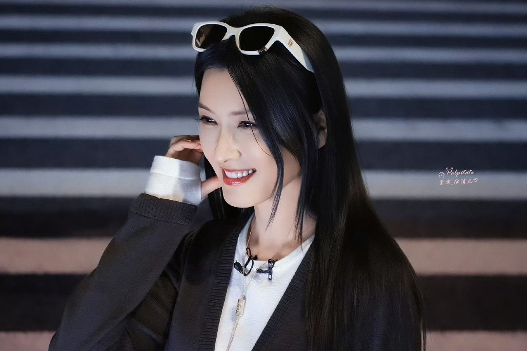 徐洁儿老来得粉入行二十载默默沉淀演技，徐洁儿从未刻意博取关注，却在乘风旅程收获人