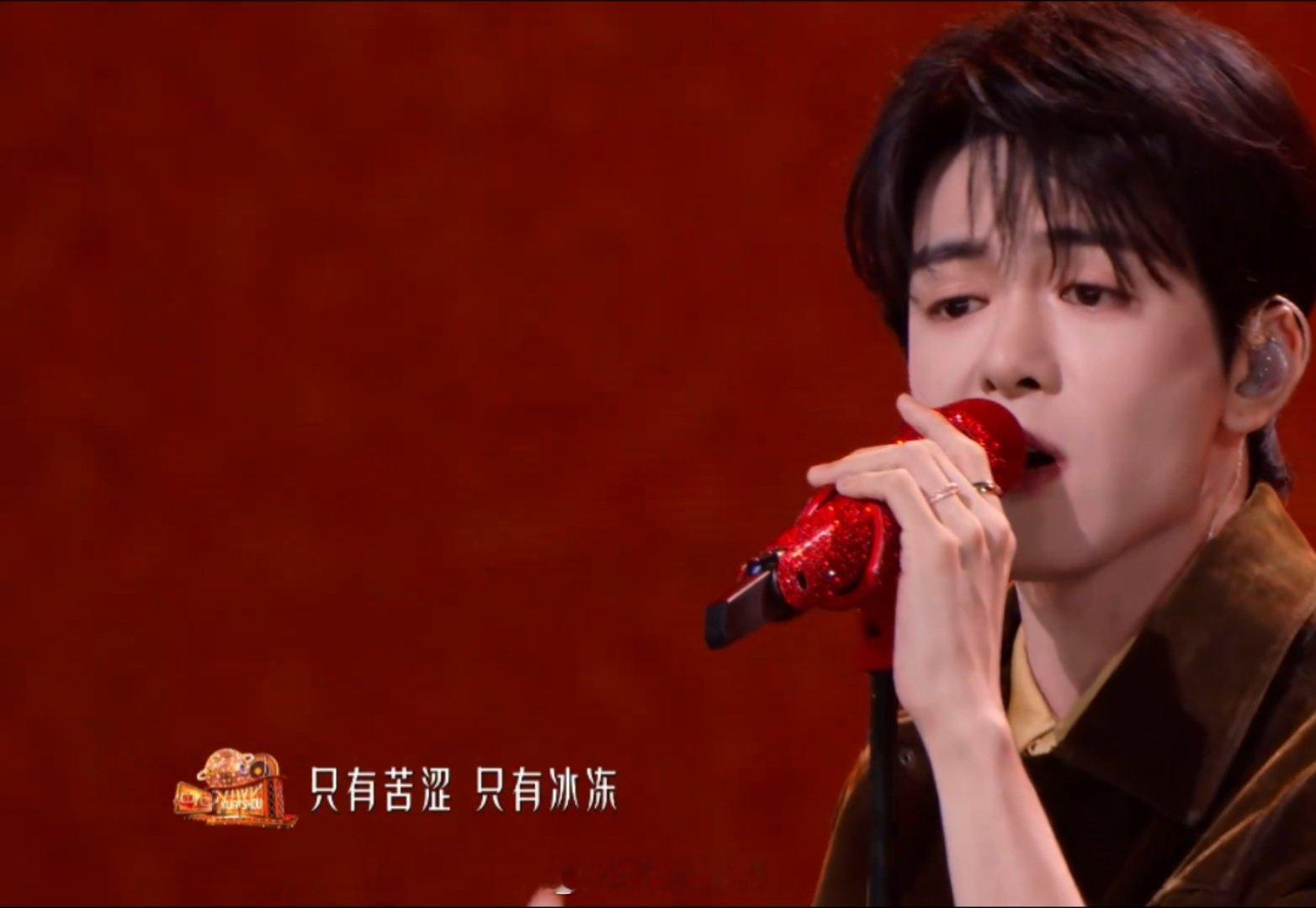 曾舜晞粤语舞台港味十足曾舜晞的港男气质在这个舞台发挥到极致，粤语演唱苏感爆棚，旋