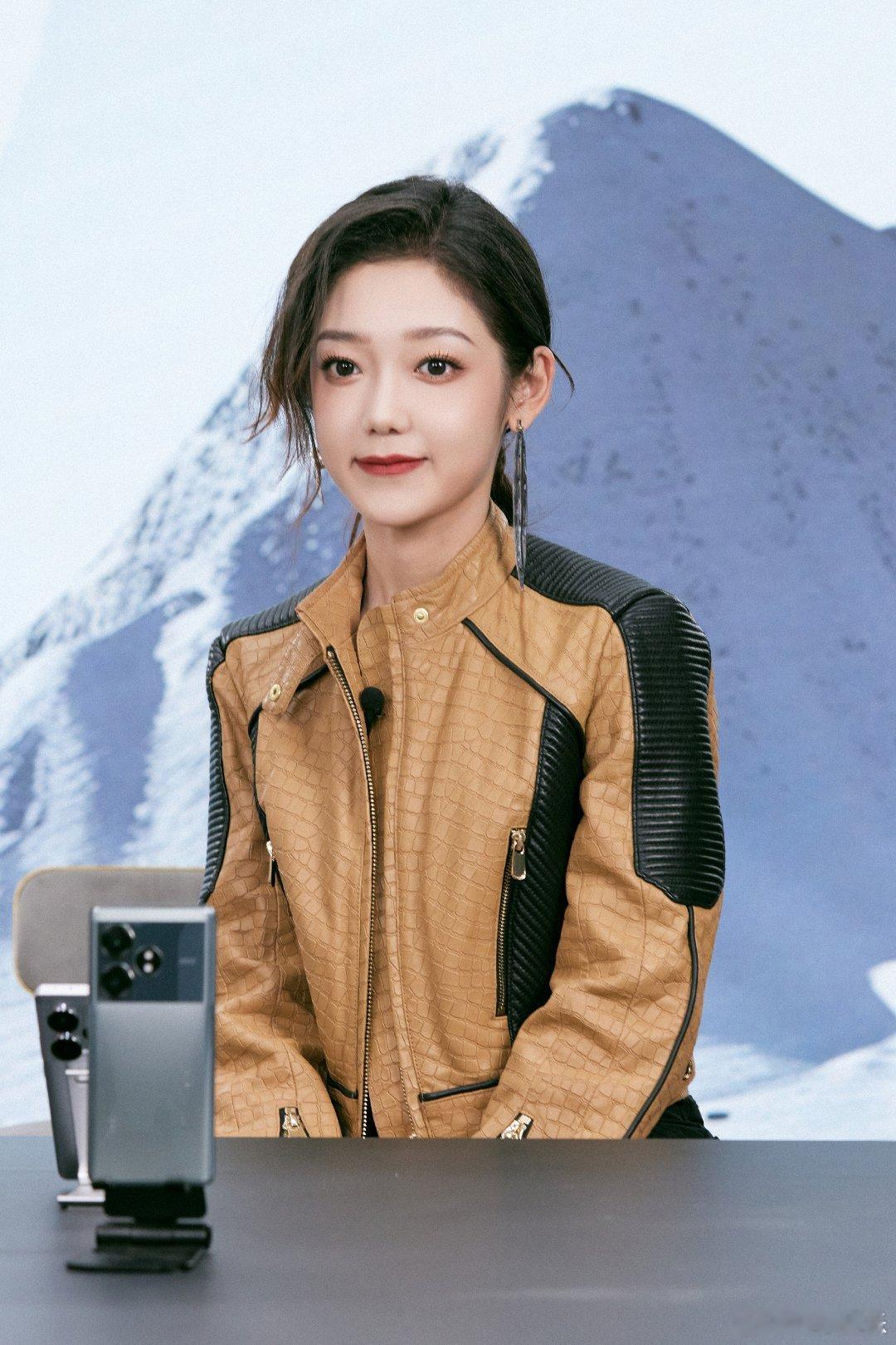 #硬糖少女303##希林娜依高# 今日份糖妹新鲜物料希林娜依高工作室更新分享活动