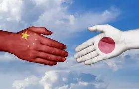 中日关系这么紧绷！为什么中国人纷纷从日本回国，却很少见在中国的日本人同步回国，这