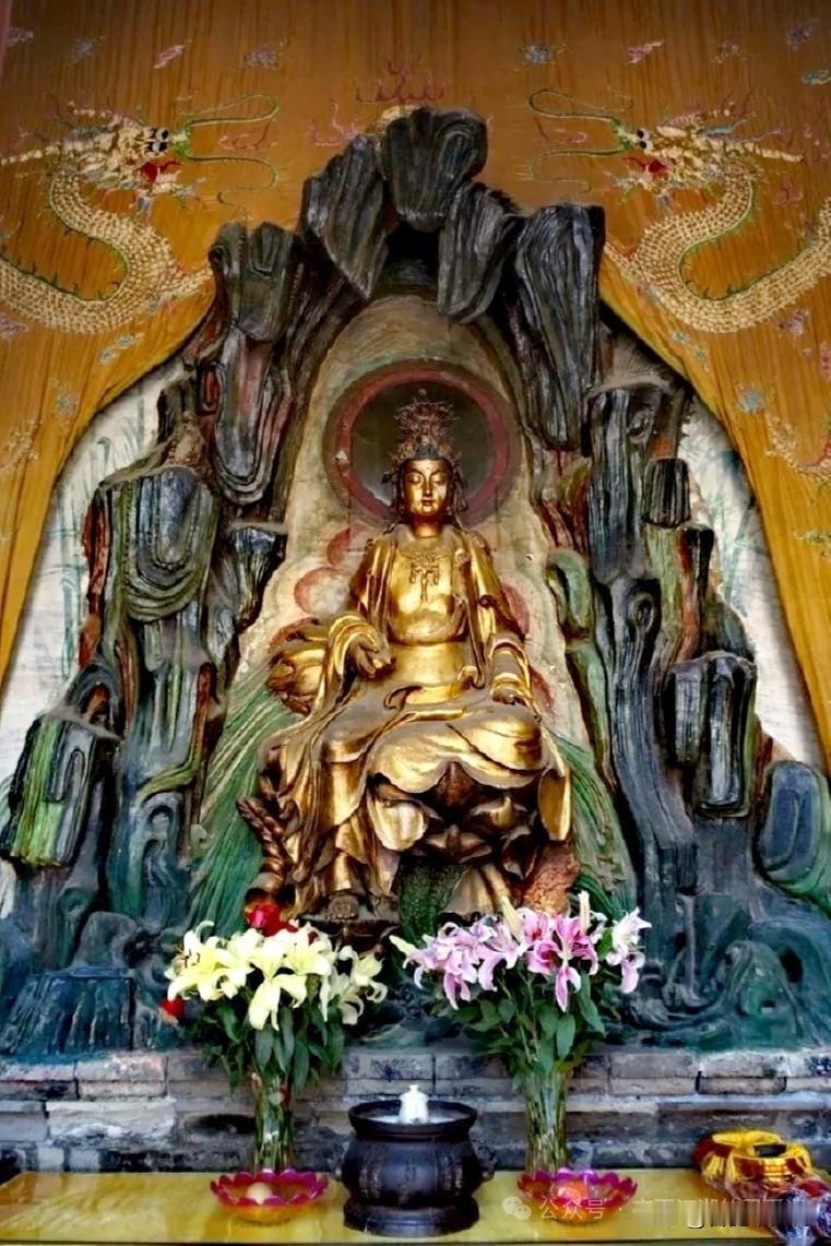 白马寺这尊自在观音，藏着独一份温柔禅意
 
逛遍洛阳白马寺诸多殿宇，最让人静心的