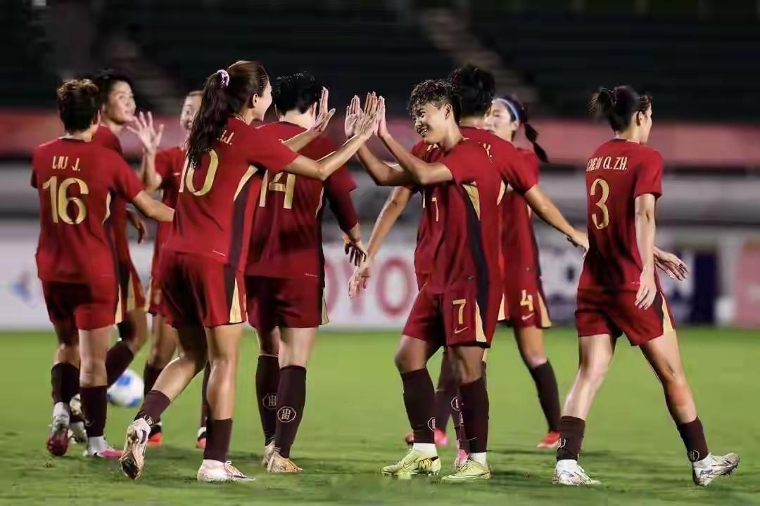 中国女足5比1菲律宾女足 本场亚运对决，中国女足拿下小组头名晋级八强为中国女足加