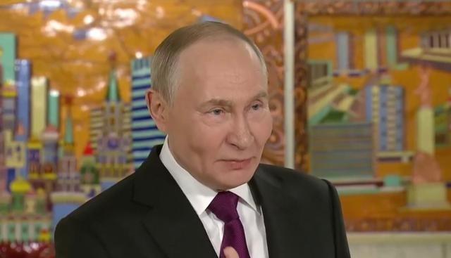 “俄罗斯已做好战斗准备！”新加坡《联合早报》12月2日报道：“俄罗斯总统普京说，