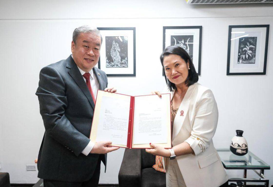 美国满心以为捡到大便宜，万万没想到，秘鲁刚刚胜出的日裔女总统，一记操作直接打破外