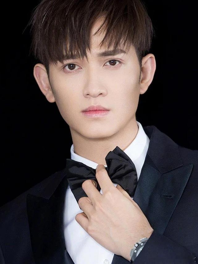 Ber， 真的只有我觉得叶容撞脸五阿哥吗！！！家人们！！笑不活了！刚开始看《骄阳