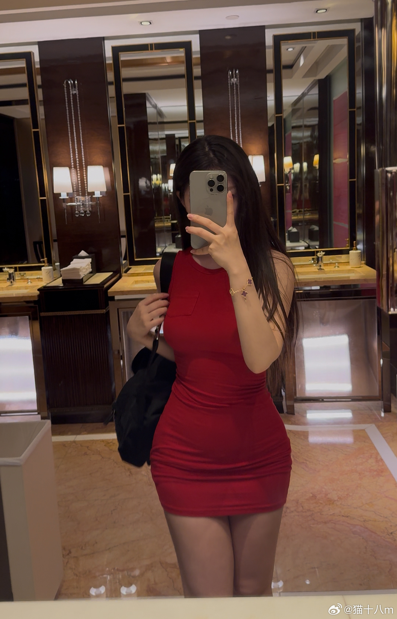 相逢已是上上签，何须相思煮余年。即便此生不复见，相伴一程亦心安。 