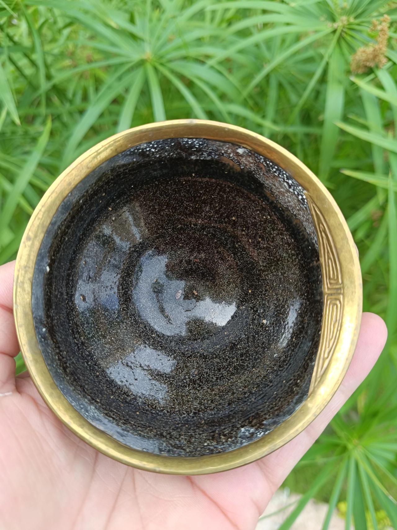 1000元包邮
水吉窑宋建盏，少有的小号束口，包铜口，口径9.5高4.5厘米！灰