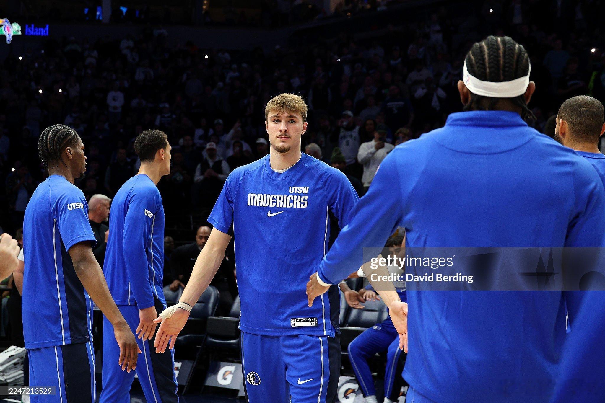 NBA官方发布了2025-26赛季第4期新秀排行榜。弗拉格排在第3位。