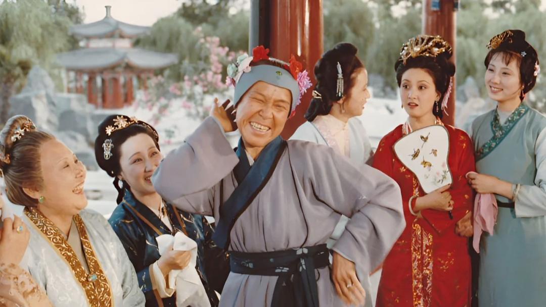 李在明这次在中国的一言一行，
我算是看明白了：
他就是《红楼梦》里那个“大智若愚