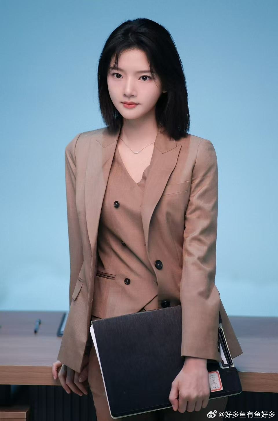 任敏演绎新手律师太真实了任敏首部职场剧任敏首部职场剧《家事法庭》来袭！饰演新手律