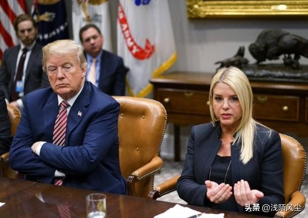 特朗普告诉帕姆·邦迪，她担任司法部长的任期“即将结束”。他一直在与顾问讨论可能的