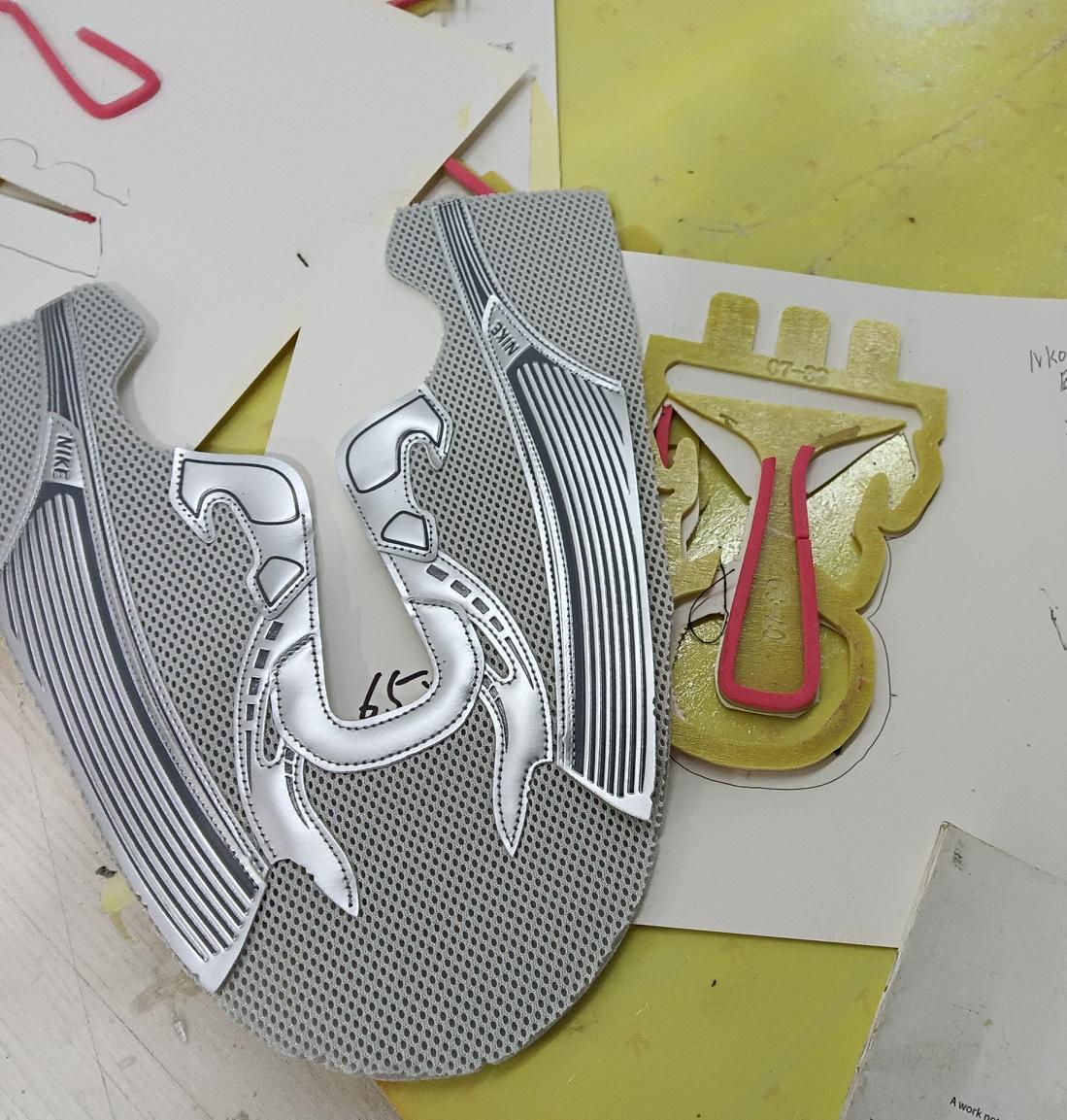 每天工作13-14小时，身体和精神早晚会亮起红灯。
 
最先扛不住的是体力。颈椎