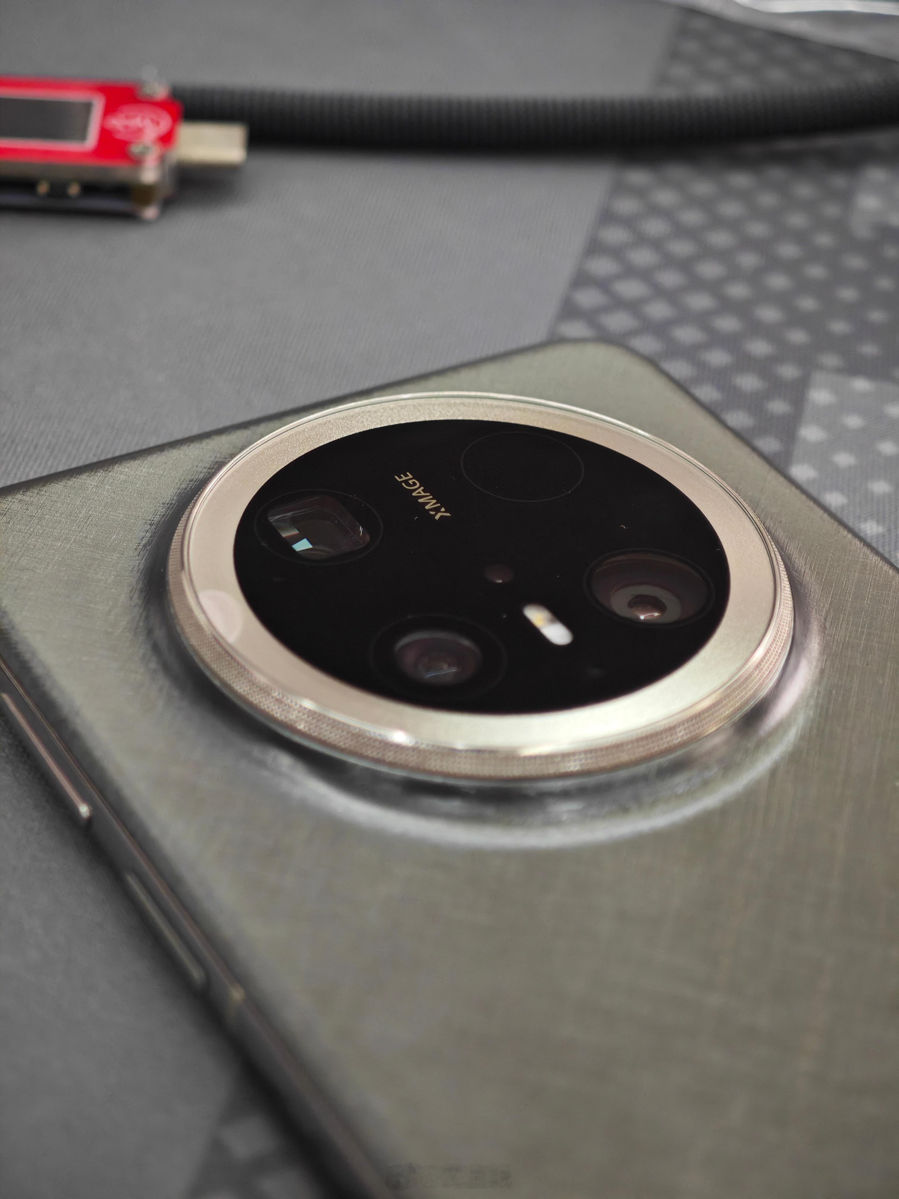 Mate70 Pro+模组靠外有一圈金边，造型让我想起了这个小玩意[并不简单]P