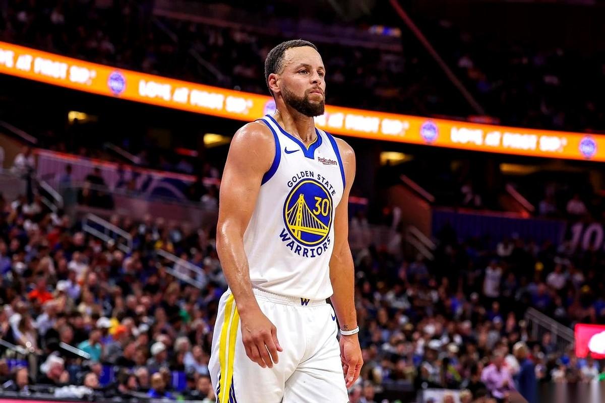 38分。
又是咣咣进三分，又是熟悉的庆祝。
然后，又是熟悉的结局。
我有时候甚至